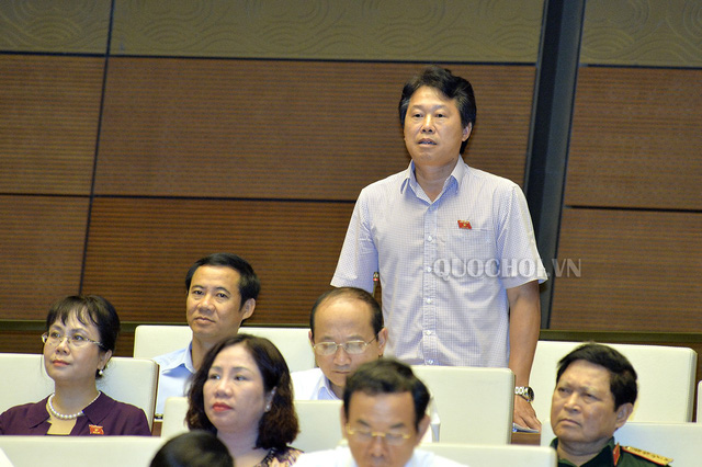 Đại biểu Đinh Văn Nhã, đoàn Phú Yên nêu ra các bất cập khi triển khai BOT Đèo Cả gây khó cho nhà đầu tư.
